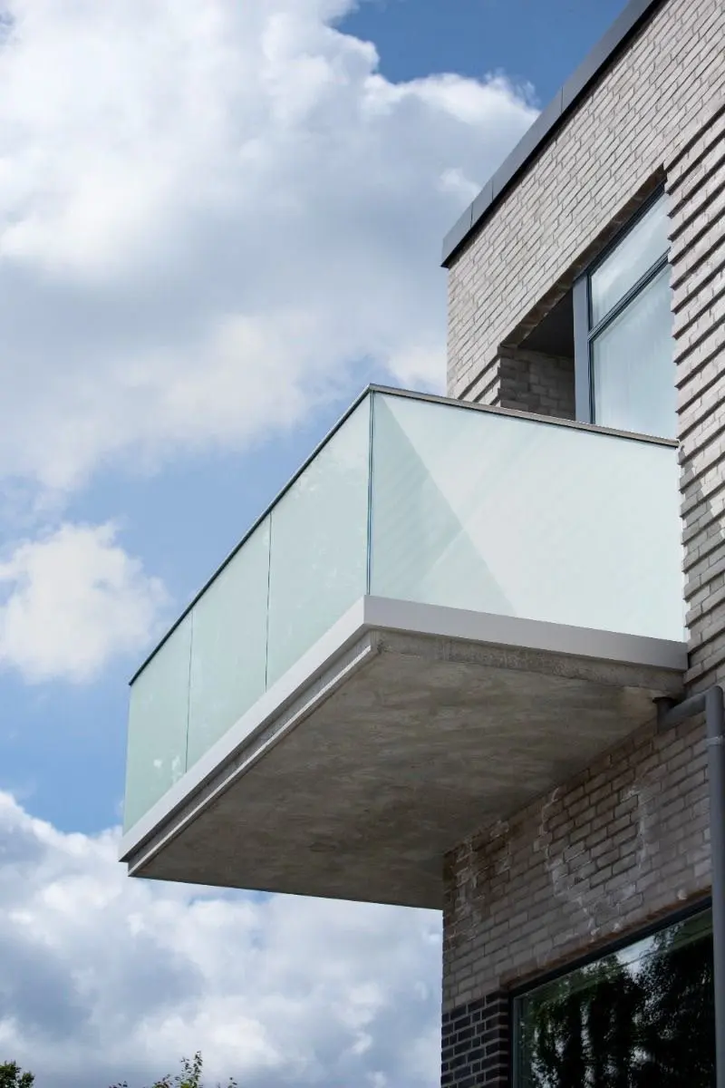 Modern Metal&Glass Balconies by Metalligator Fabrication Solutions