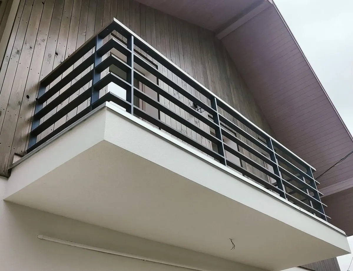 Modern Metal&Glass Balconies by Metalligator Fabrication Solutions